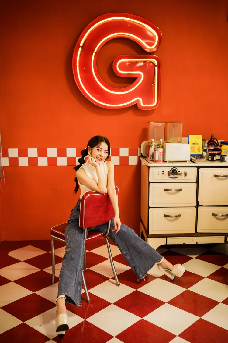 藥藥擁有甜美系主持人的稱號，在17直播征戰主持過大大小小的活動。