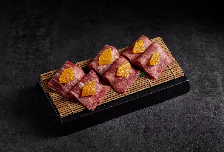 3/8、3/18、3/28前往「最肉燒肉」憑指定任務，就能以優惠價38元加購「漬辣椒蔥鹽牛舌」一份。業者提供