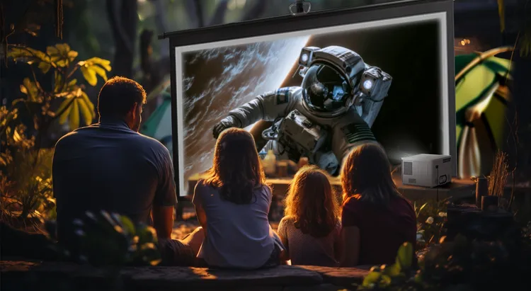 用 OVO 投影機輕鬆打造星空電影院，天候不佳也不怕無聊(圖為Warpple超高量1080P投影機LS8)。業者提供