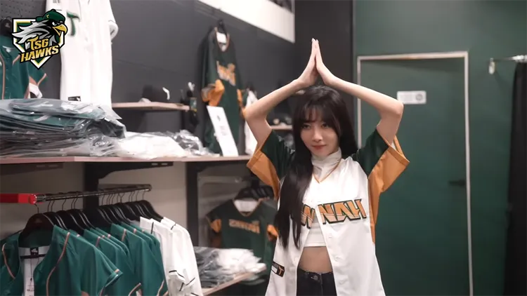 一粒。翻攝自台鋼雄鷹YouTube