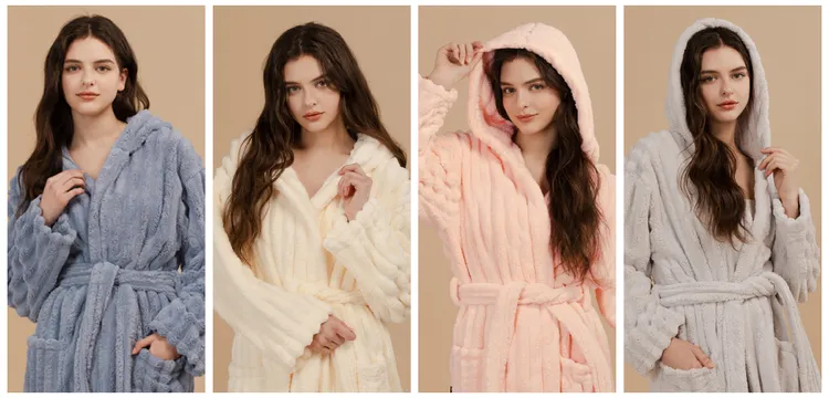 ONEBOY HOME加厚柔軟速乾立體直條紋連帽浴袍共2種尺寸、4種顏色（奶白、淺灰、莫藍色、粉色）且連帽造型設計，具有乾髮帽功能，實用可愛兼具。