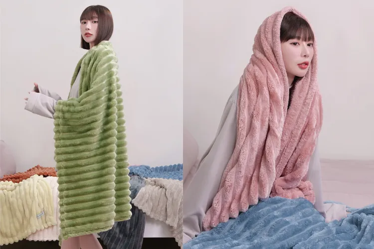 ▲ ONEBOY HOME柔暖長絨毛立體直條紋厚毛毯許多場合都能用。