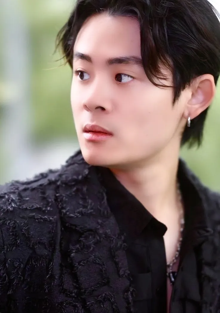 吳胤呈推出首張創作專輯《戀愛手札》。尚時代文創娛樂提供