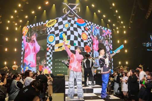 鼓鼓蕭秉治高流開唱揚言教訓粉絲　水槍懲罰濕身成水世界