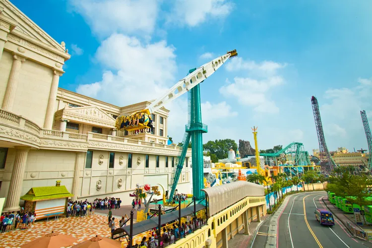 義大世界「天旋地轉」遊樂設施。翻攝自義大世界臉書