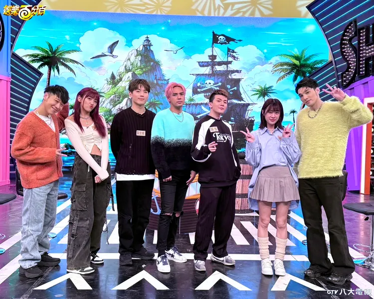 新單元「4名大盜臨檢中」，賴晏駒（左起）、艾莉兒、龔言脩、陳零九、孫生、雨婷、黃偉晉等疑心病爆棚。八大提供