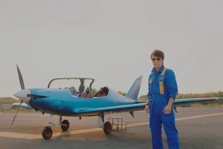 邰正宵新歌MV圓了他想開飛機的夢想。起初娛樂提供