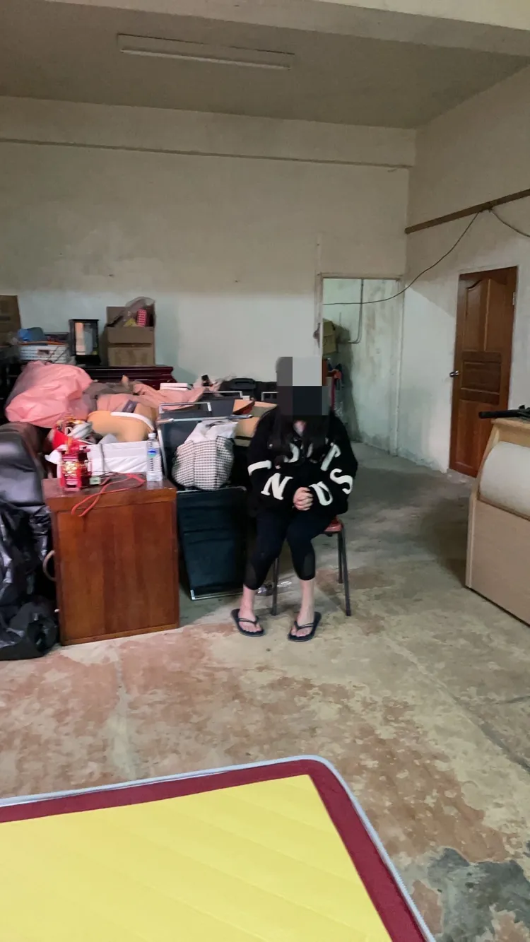 警方救出曾姓女被害人，仍心有餘悸。翻攝畫面