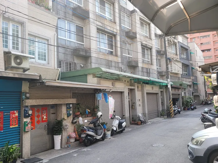 對門鄰居行徑讓發文女網友為之氣結。翻攝自臉書「爆廢1公社」