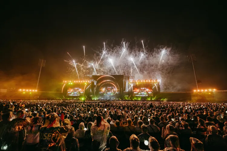 告五人演唱會煙火在《愛在夏天》歌聲中響徹宜蘭雲霄。相信音樂提供