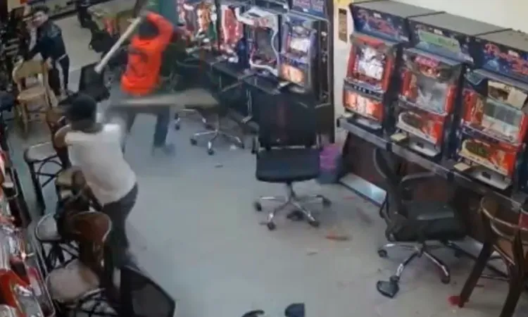 歸仁、仁德去年12月接連發生砸店風波。讀者提供