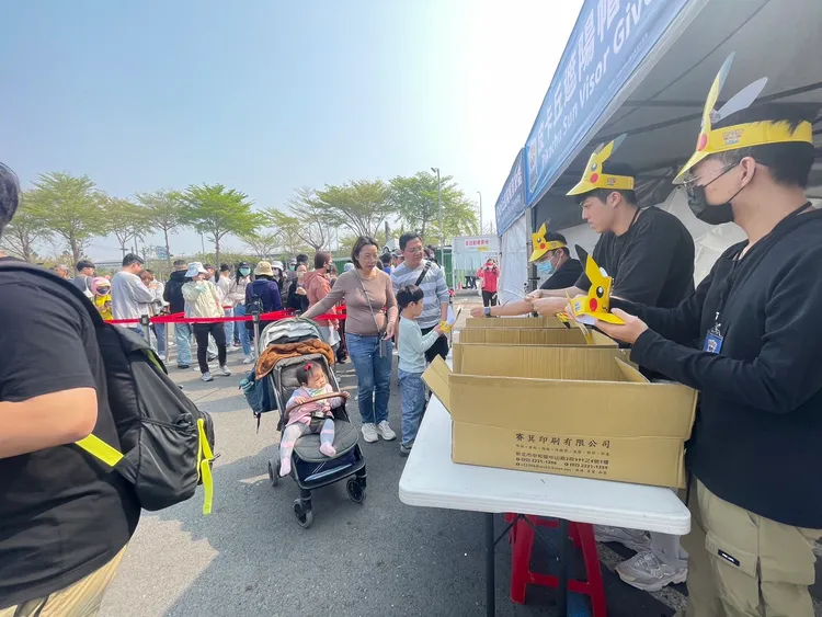 主辦單位加送皮卡丘遮陽帽。市府提供