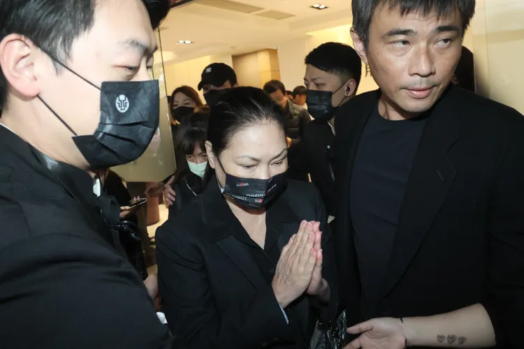 S媽離開靈堂。彭欣偉攝