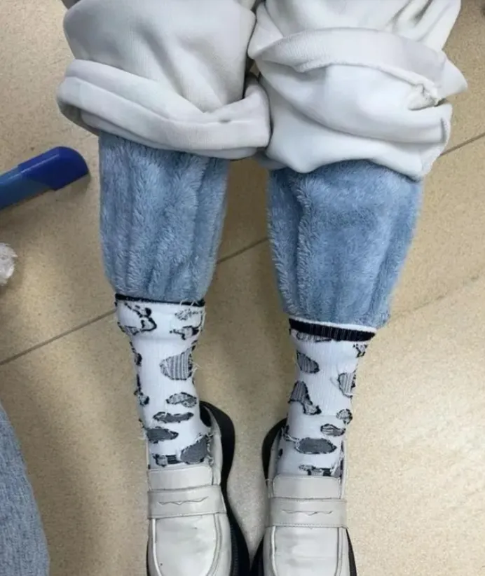 中國網友分享辦公室奇葩穿搭，稱好看的衣服根本不想穿去上班，醜衣服、舊衣服留著上班穿。