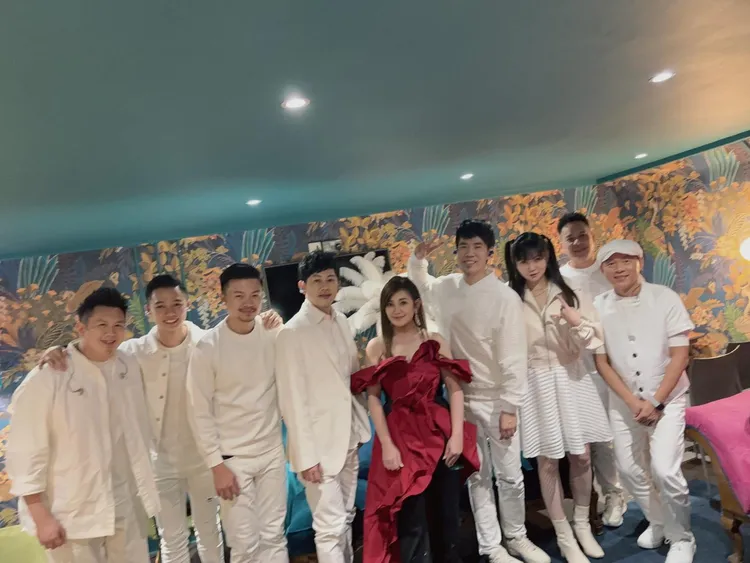 梁靜茹與伍冠諺的工作照。