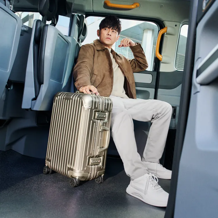 周杰倫拍攝RIMOWA廣告大片。品牌提供
