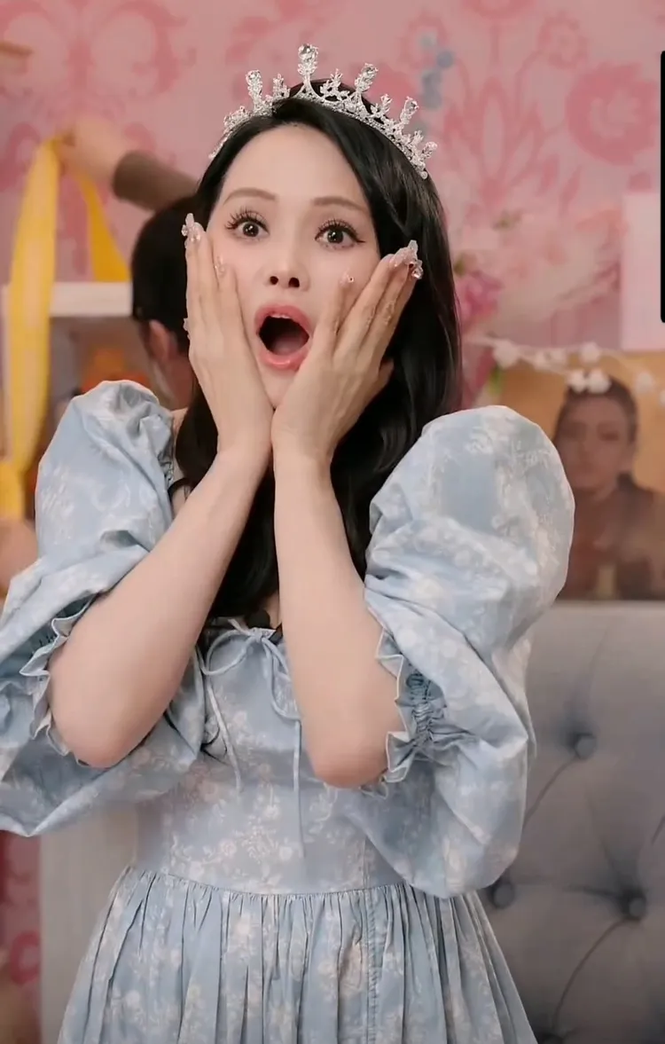 伊能靜模仿女兒同學得知她真實歲數的表情。翻攝馬德蘭JeanValjean微博