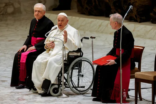 教宗方濟各自傳談愛美眉、足球 稱還沒要退休