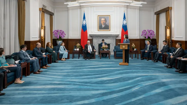 蔡英文期盼訪團議員發揮影響力，拓展台歐盟夥伴關係。府提供