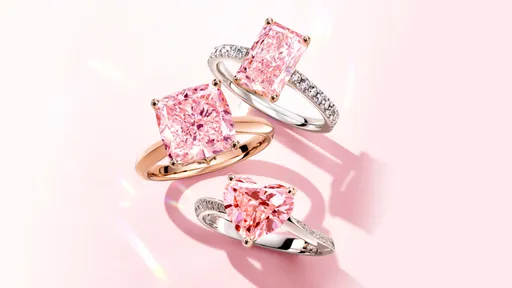 ALUXE亞立詩「ROSÉ My Love」粉紅鑽戒　引領婚戒新趨勢