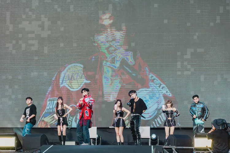 林襄、李芷霖、張雅涵幫U:NUS伴舞。寬寬整合行銷提供