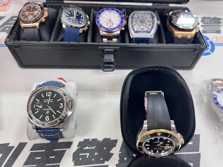 警方查扣名錶。翻攝畫面
