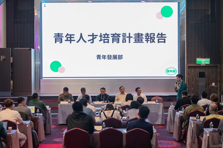 近50名青年黨公職出席論壇，交流熱烈。民進黨提供