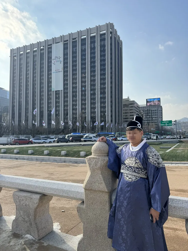 原計畫9天自由行，卻因街頭拍攝女孩5秒畫面，被限制出境至今長達2個半月。柚柚提供