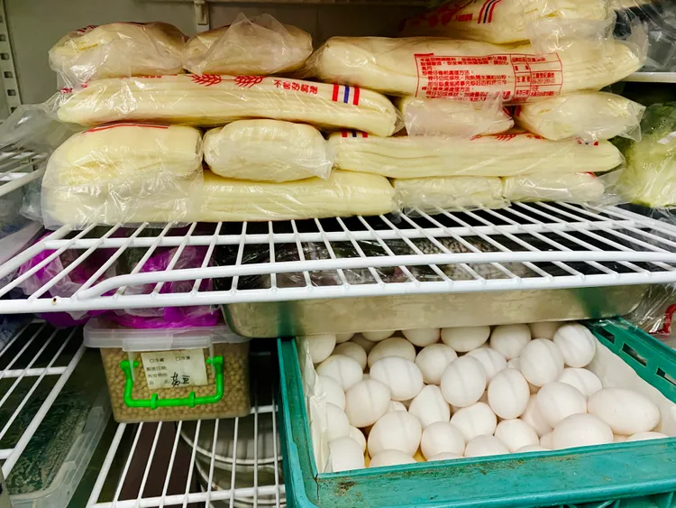 粄條進貨即5度C冷藏。王志弘攝