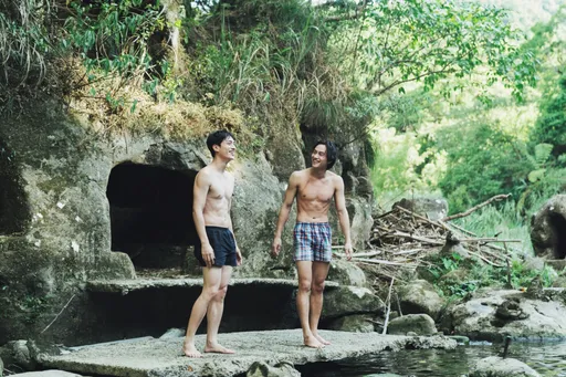 范少勳老司機伴遊劉俊謙 雙帥裸身瀑布戲水畫面超養眼