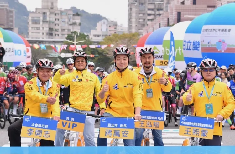 蔣萬安出席「2024國際自由車環台賽台北市站」開幕儀式。台北市府提供