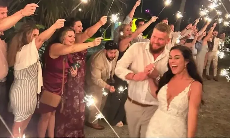 新郎與新娘剛離開婚禮現場，就被酒駕車輛追撞。翻攝Gofundme/ Aric Hutchinson