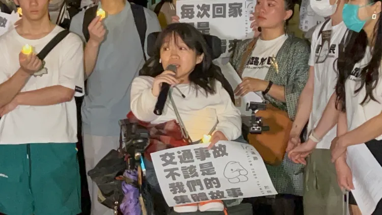 台灣身心障礙者自立生活聯盟理事長林君潔發表短講。何心嵐攝