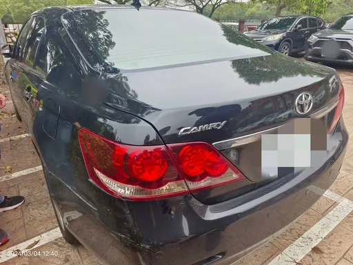 愛車停家門口無辜遭撞　報警調監視器！竟揪出這台車肇事