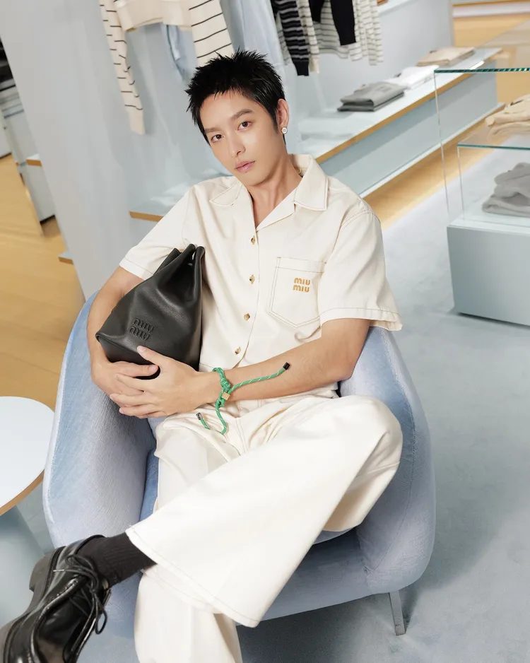 曹佑寧和王淨熱戀中。品牌提供