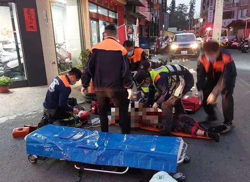 雲林虎尾鬧區休旅車暴衝　猛撞路人及機車！釀1命危2傷