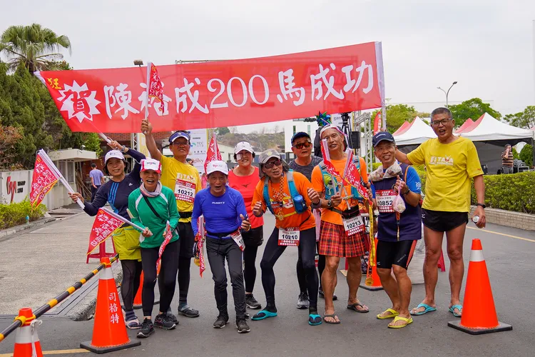 現場將頒發百馬獎，激勵跑者努力不懈。大亞提供