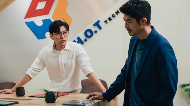 邱宇辰（左）劇中與公司合夥人梁正群大吵一架。結果娛樂提供