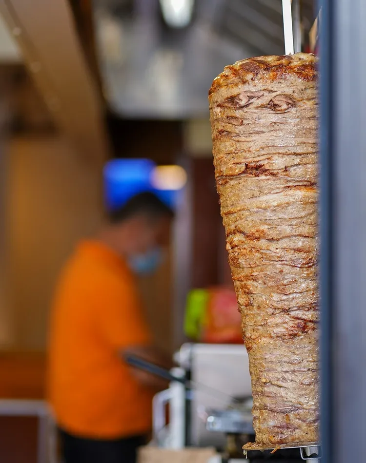 沙威瑪是人氣小吃，在夜市都能看到，平均價格約在80元以下。翻攝自pixabay