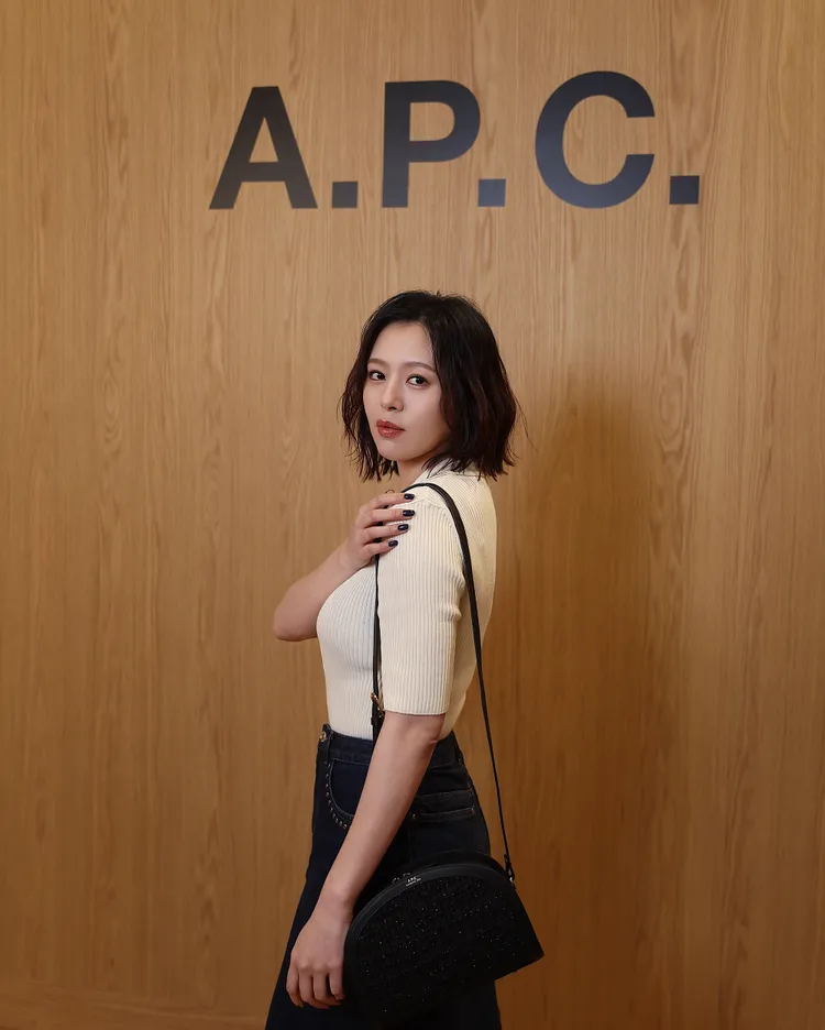劉品言表示A.P.C.是從學生時期就愛上的牌子。品牌提供