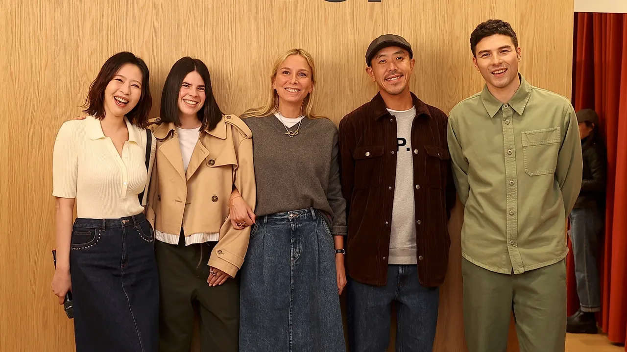 劉品言（左起）、A.P.C.全球社群行銷長Ira、A.P.C.創辦人家族成員Camille、惇聚股份有限公司執行長洪惇學、鳳小岳合影。品牌提供
