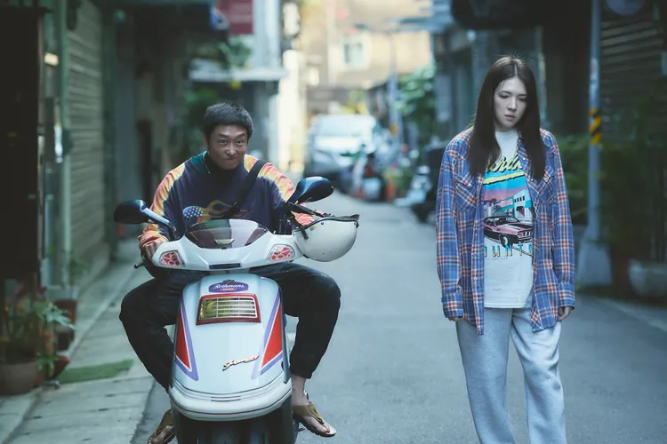 在《不夠善良的我們》中飾演許瑋甯哥哥的柯宇綸（左），惹哭了一票工作人員。公視、MyVideo提供