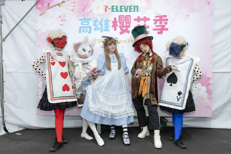 卡莉怪妞（中）時隔3個月火速來台開唱。寬寬整合行銷提供