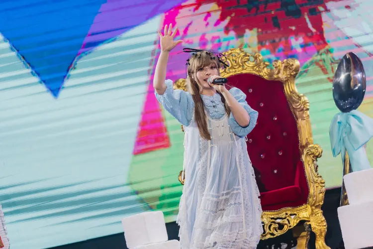 卡莉怪妞（中）以愛麗絲夢遊仙境為主題。寬寬整合行銷提供