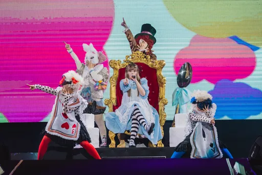 卡莉怪妞高雄櫻花季化身愛麗絲!空運「銀湯匙」獨家舞台嗨炸1.2萬人