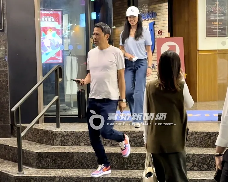 林熙蕾與楊晨夫婦在噶瑪蘭威士忌酒吧續攤約會1小時才離開。特勤中心攝