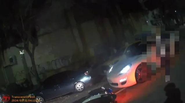 保時捷擦撞警用機車，造成楊姓警員腳踝受傷。民眾提供