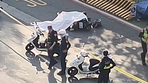土城死亡車禍!鵝肉店前砂石車輾死女騎士 目擊者尖叫圍觀
