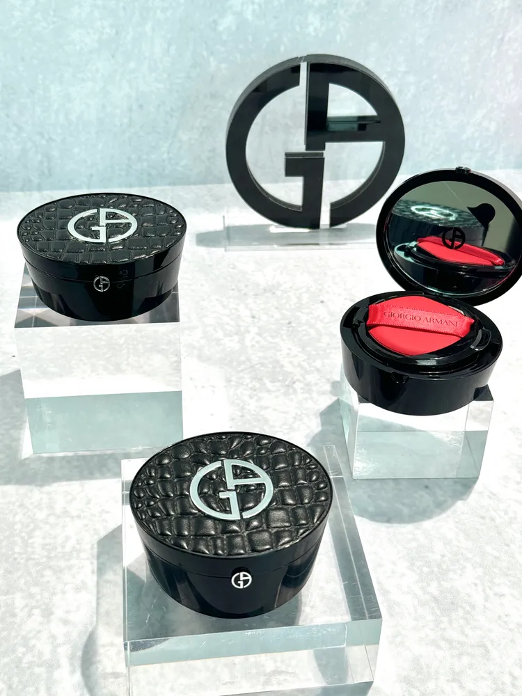 GIORGIO ARMANI黑鱷紋氣墊粉餅。張家玲攝