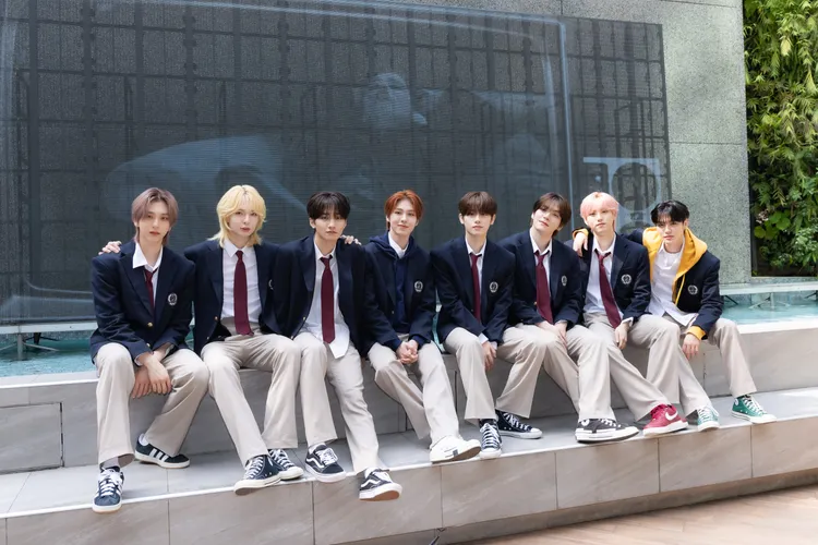 KEUM（右四）自豪中文是大師等級，WISH（右三）可以區分捲舌音。ONINN ASIA提供